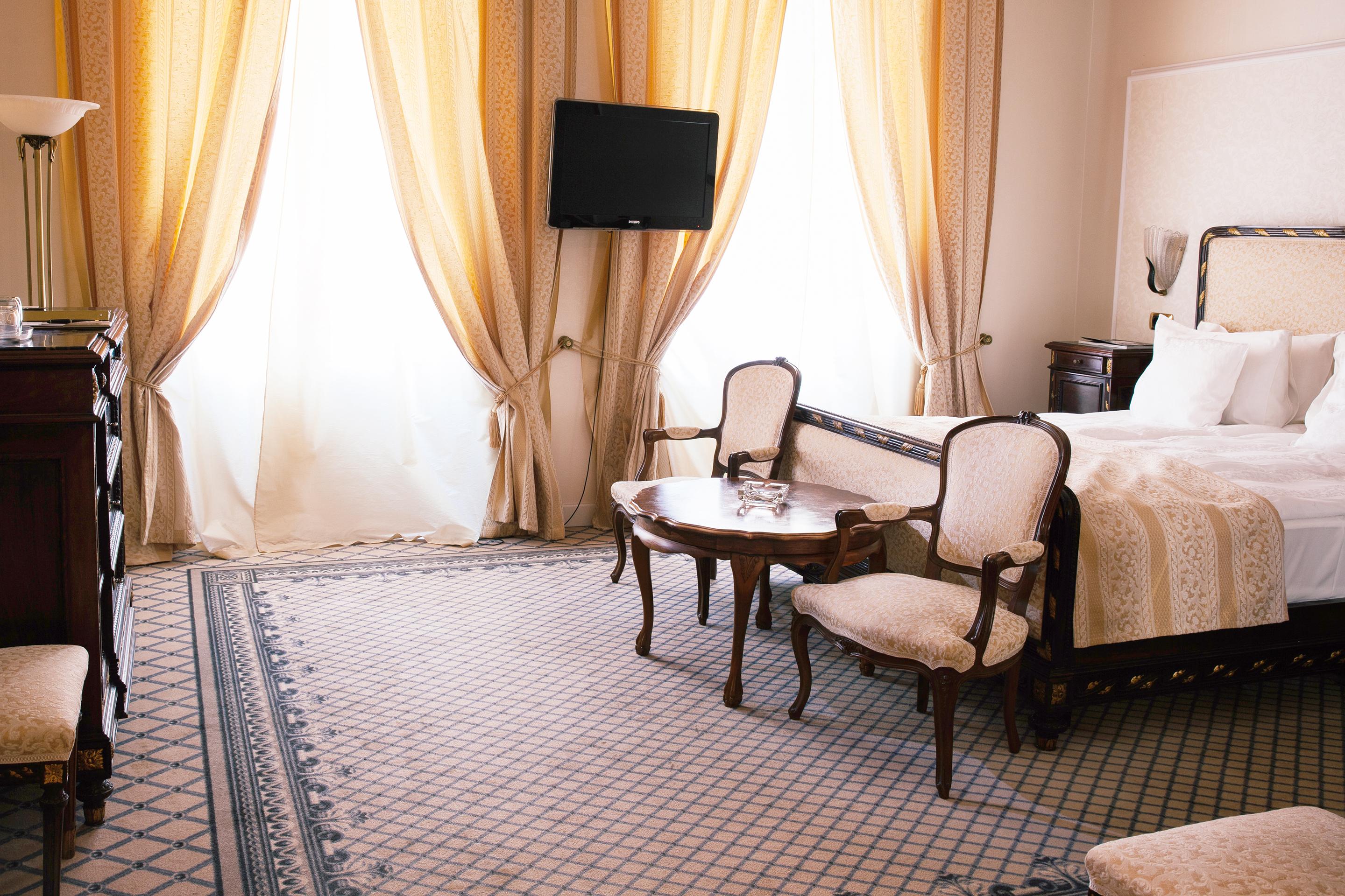 Grand Continental Hotel 5*